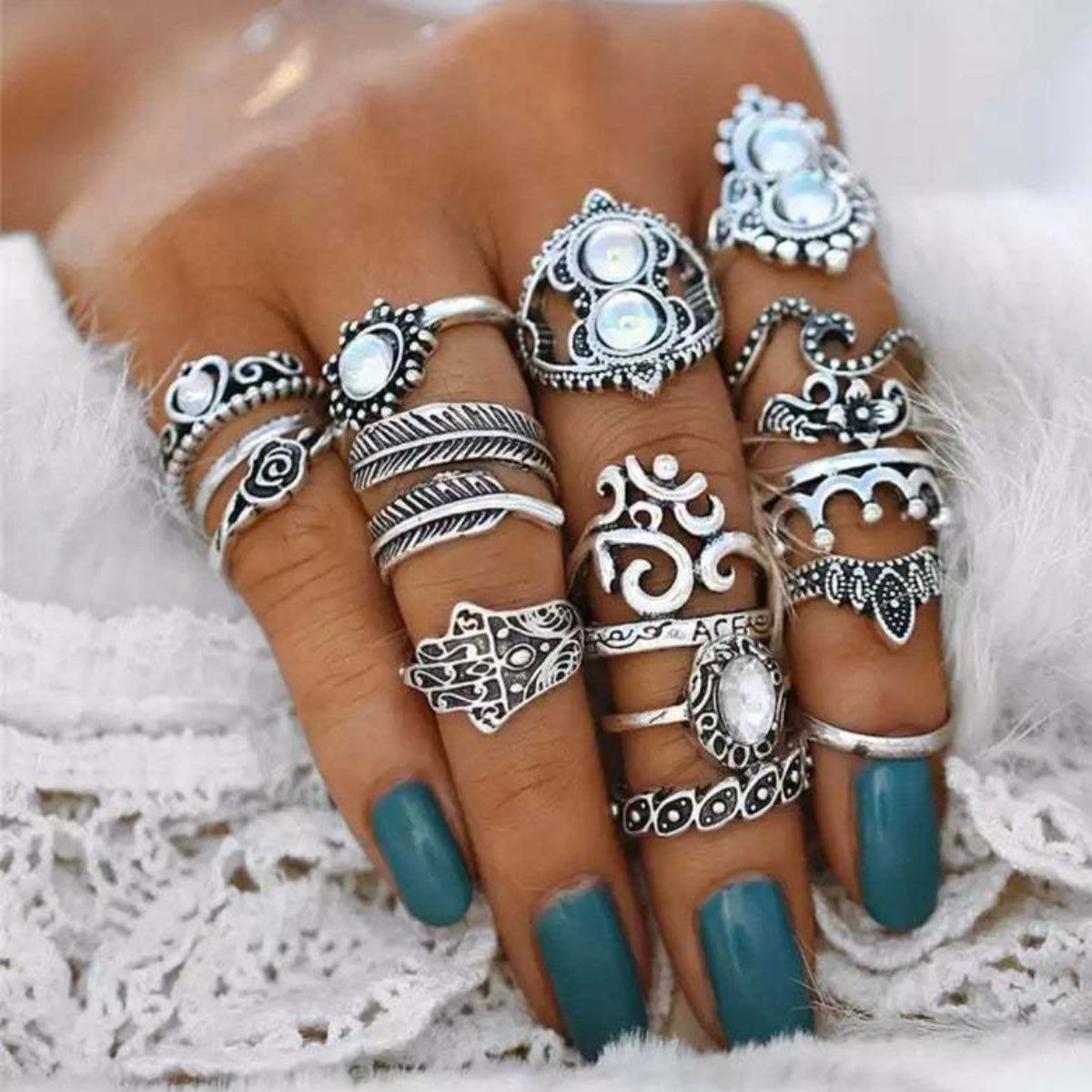 Stylish 16-piece ring set